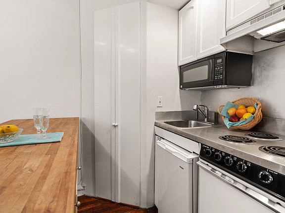 3rd image of 320 E 42nd St APT 304