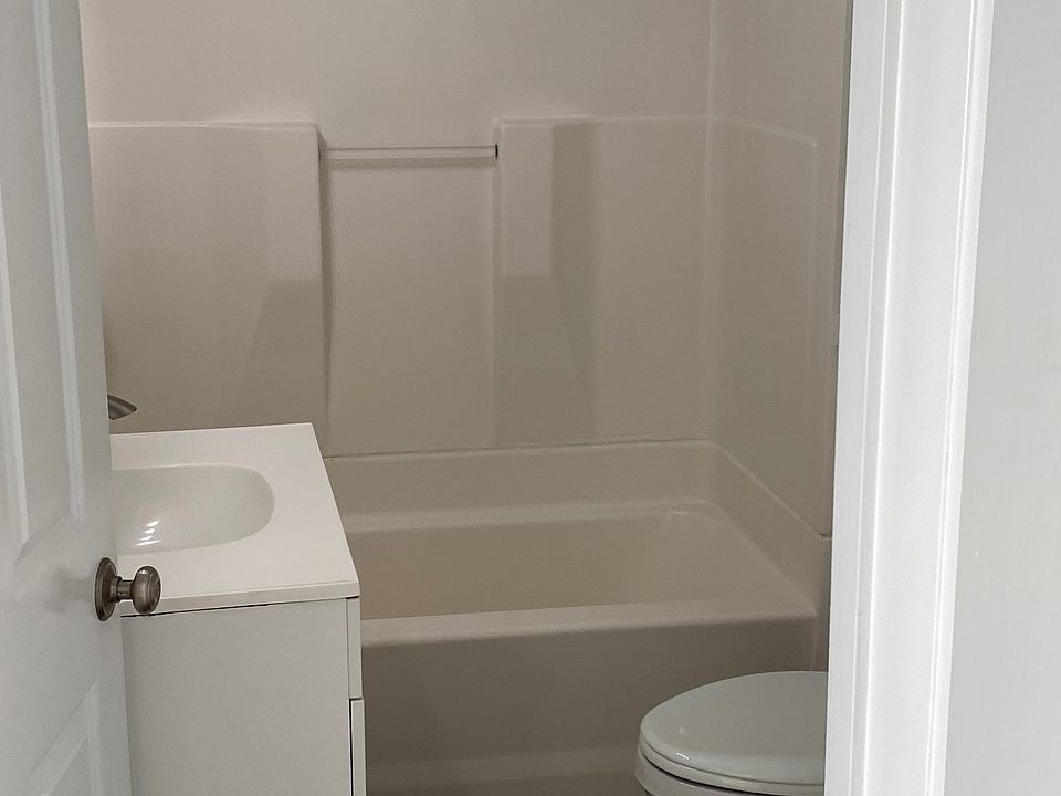 1st image of 1 Pleasant St APT 1