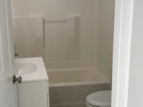 1 Pleasant St APT 1, Blackstone, MA 01504