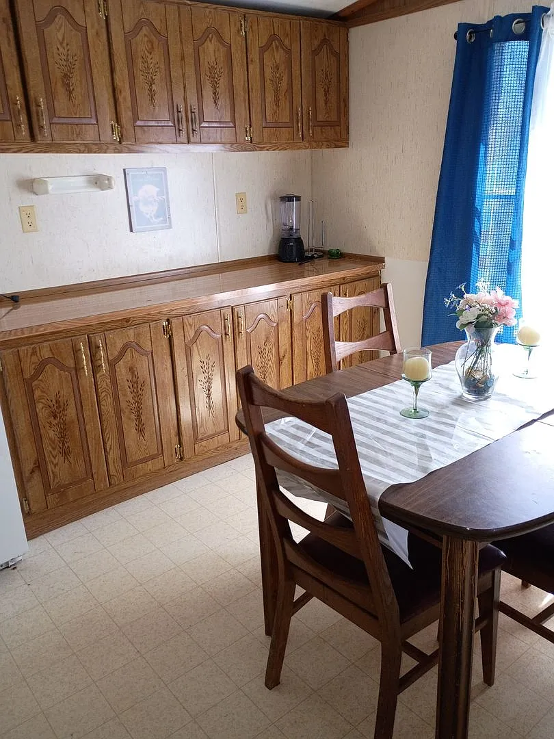 Charming 2BR House in Weaverville — Photo 4