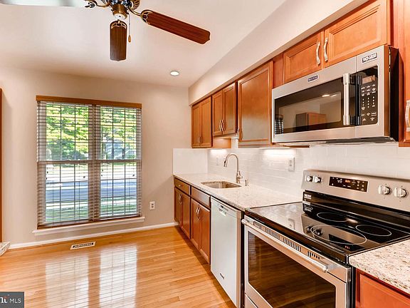 3rd image of 8552 London Bridge Way