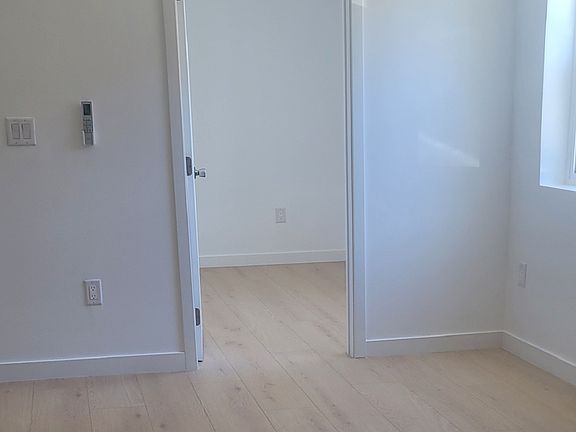 3rd image of 1139 1/2 S Citrus Ave