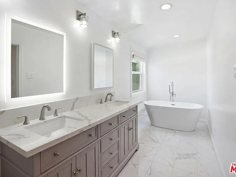 317 S Burlingame Ave — Photo 20