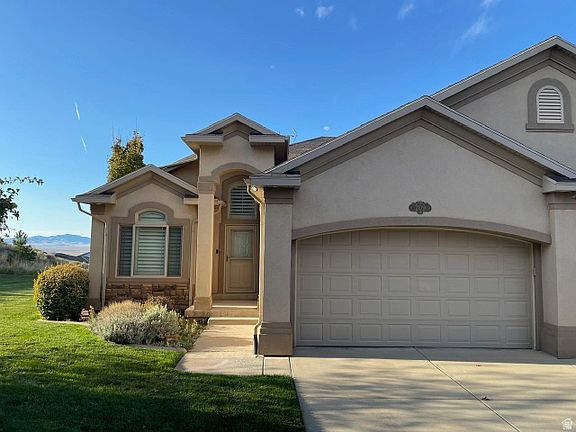 2nd image of 209 Edgewood Cir