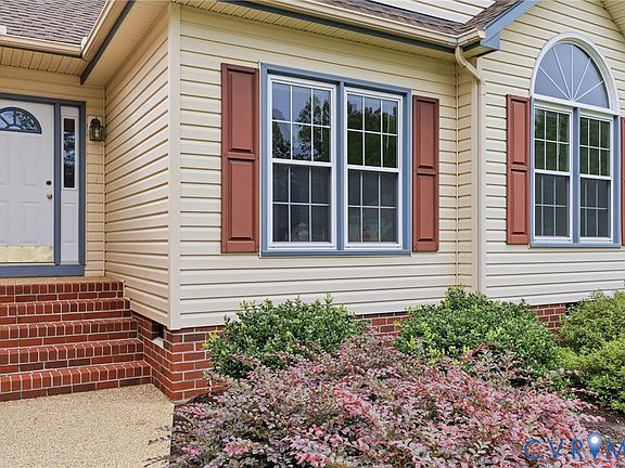 3rd image of 11811 Hardwood Dr