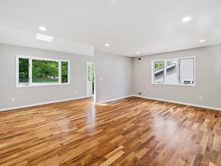 222 Eagle Rock Ave — Photo 2