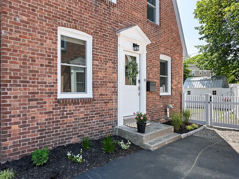 31 Saratoga Way — Photo 3