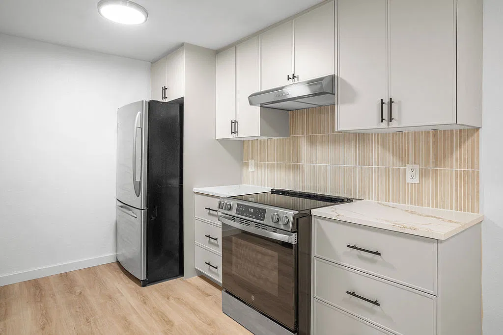 2 bed, 988 sqft, $3,200 — Photo 2