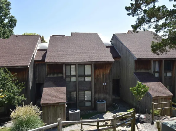 9359 S Pointe Lasalles Dr, Bloomington, IN 47401