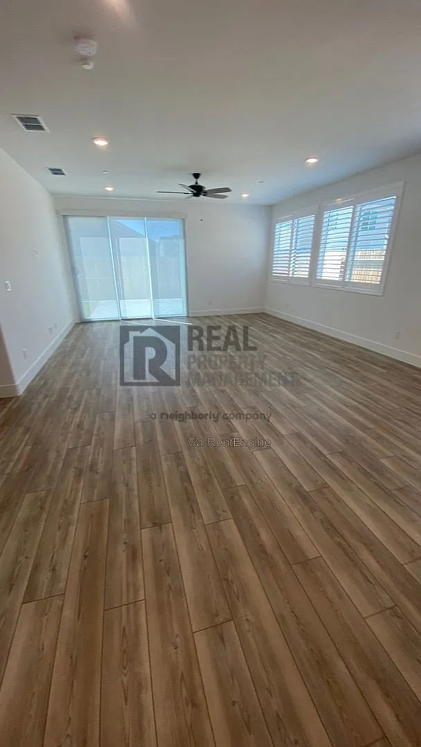 4 bed, 3.0 bath, 2086 sqft, $2,575 — Photo 4