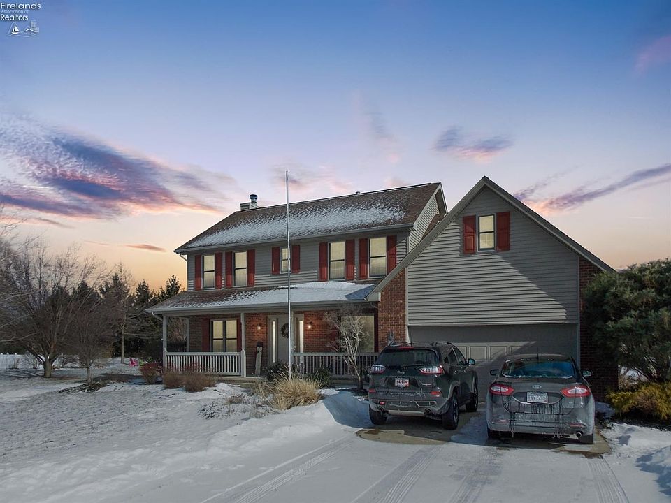 1st image of 27 Twin Oaks Dr