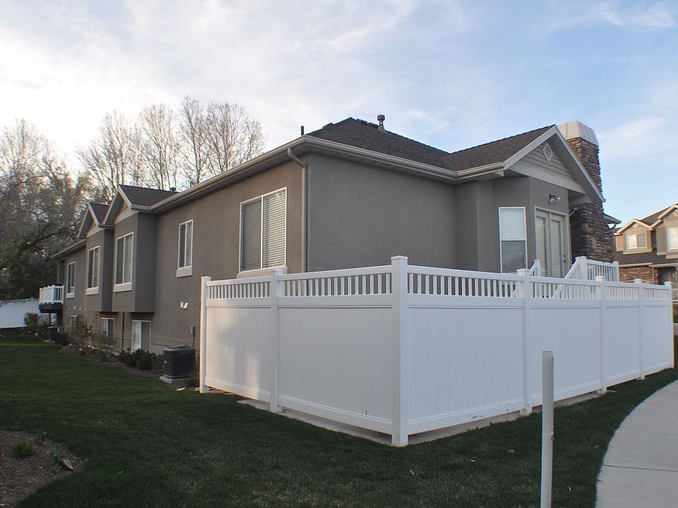 2nd image of 658 S Clearwater Falls Dr