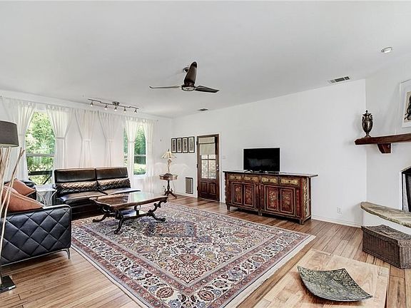 4th image of 15206 Bowling Ln