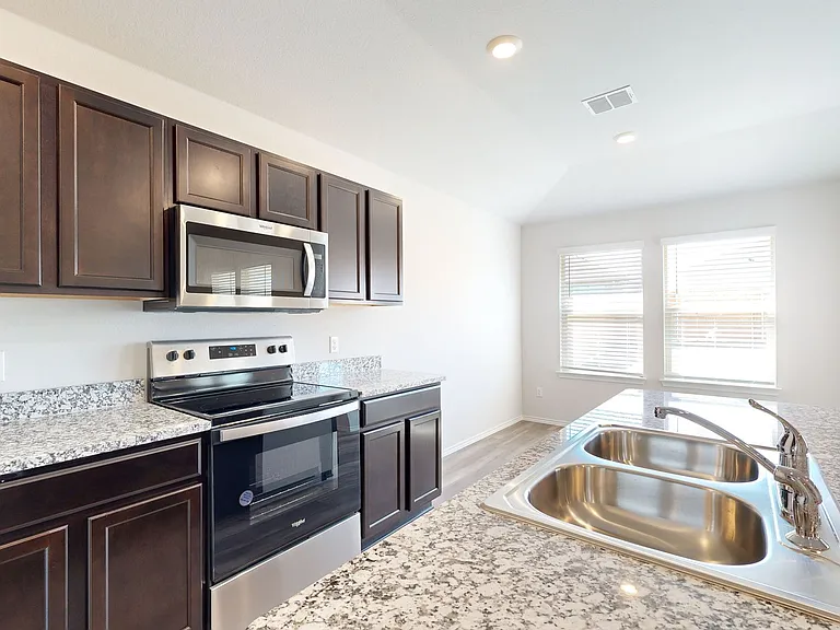 824 Chambray Dr — Photo 15