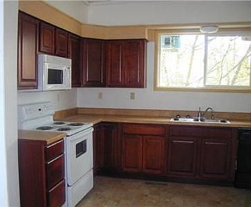 3rd image of 320 4th Ave S