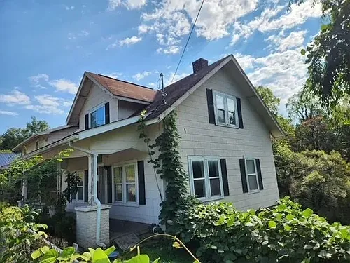 209 Laurel St Photo 1