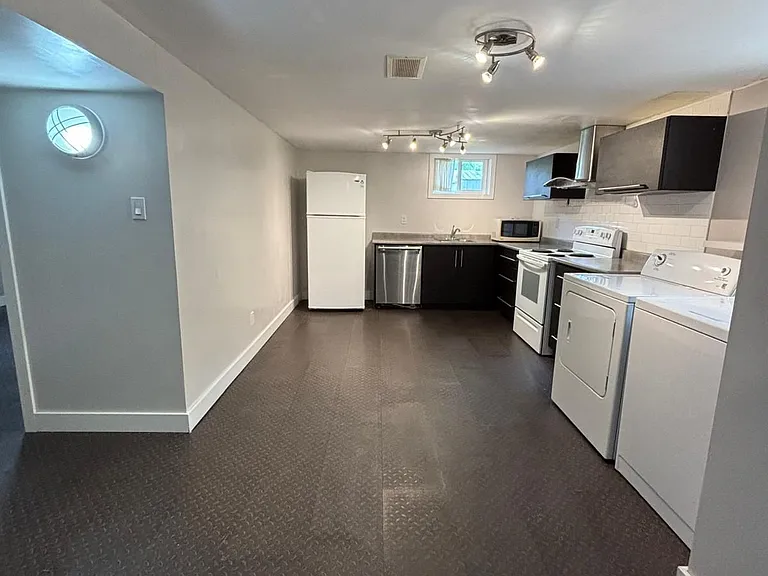 73 Farmbrook Rd #BASEMENT — Photo 11