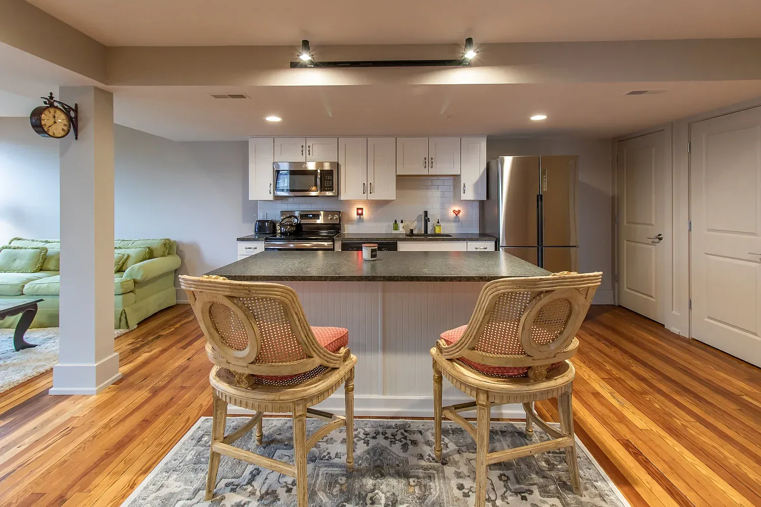 2 bed, 987 sqft, $2,400 — Photo 3