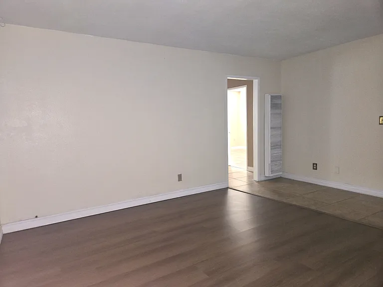 4700 Clair Del Ave #506 — Photo 11