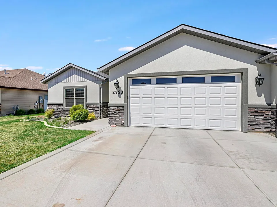2755 Whispering Pine Dr