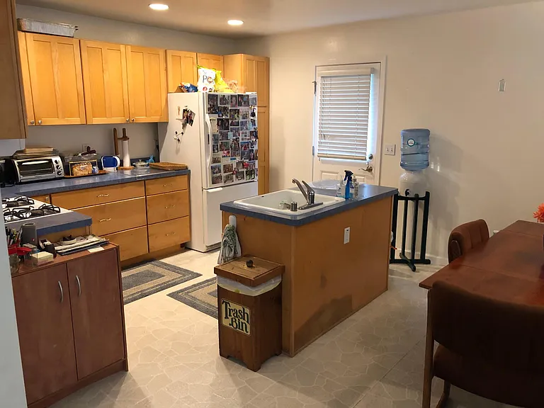 E Cliff Dr — Photo 5
