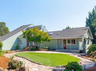 555 Country Aire Dr, Grants Pass, OR 97526