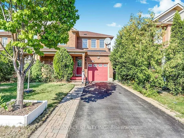 35 Pitchpine Dr — Photo 2