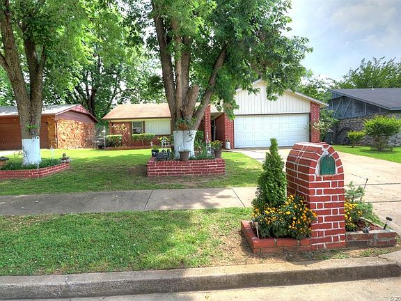 3rd image of 404 E 21st Ct