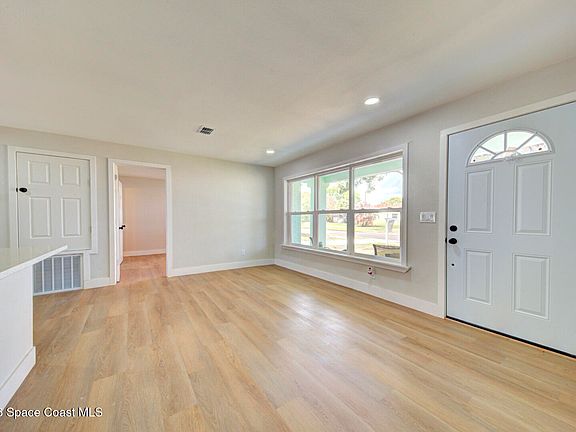 5th image of 1029 Illinois Rd