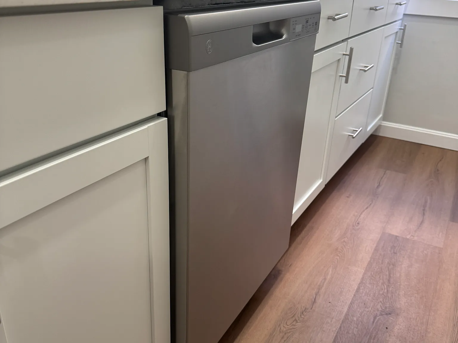 3 bed, 1000 sqft, $2,100 — Photo 3