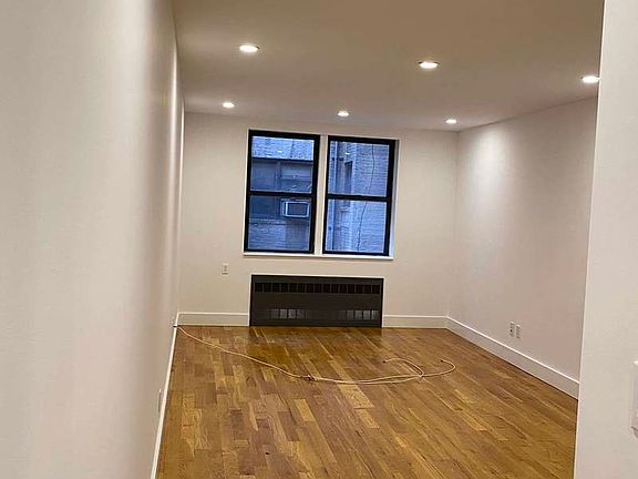 4th image of 21 Gramercy Park S APT 2D