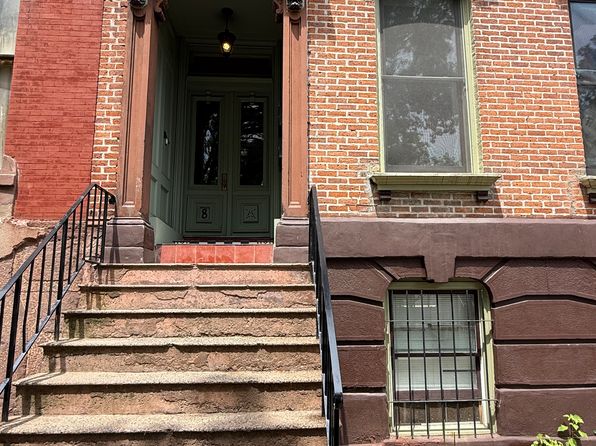 8 Hall Pl APT 3