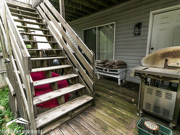 3rd image of 1943 Crescent Dr