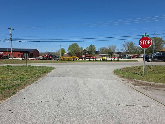 5th image of 100 Locust Ave