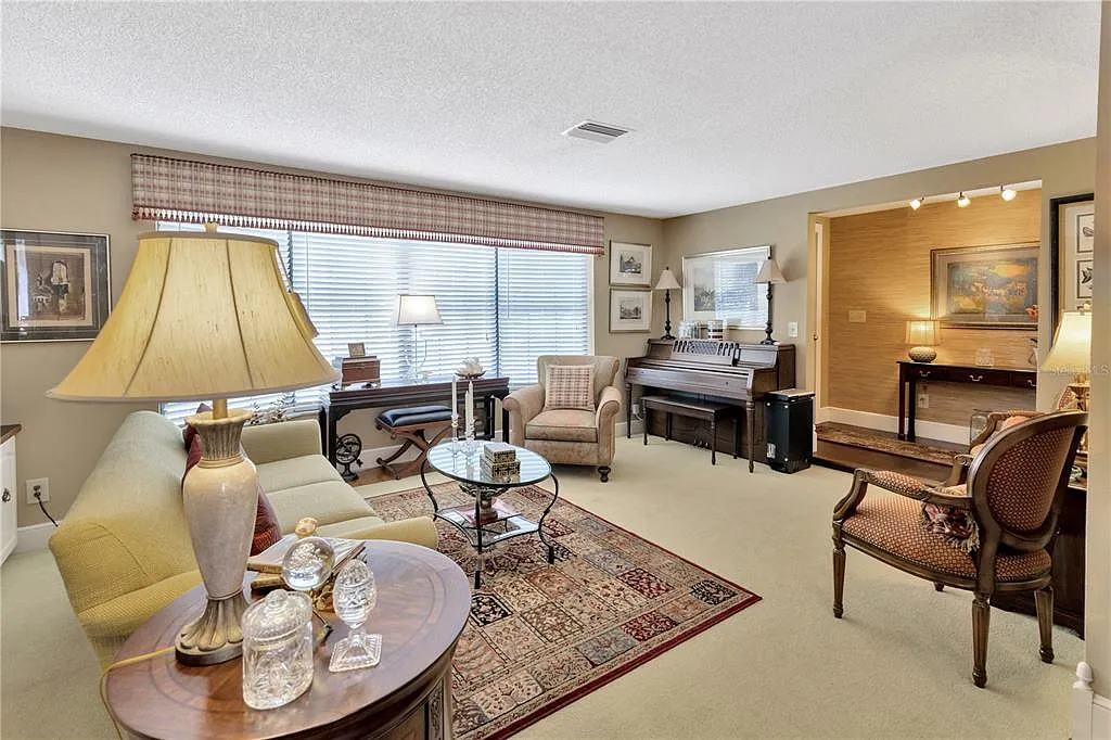 3 bed, 2.0 bath, 2200 sqft, $5,800 — Photo 4
