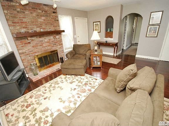 3rd image of 74 Greenmeadow Ct