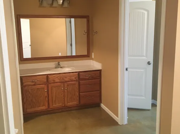5104 Sunrise Dr #A, Jefferson City, MO 65101