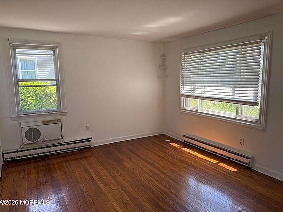4th image of 326 W Sylvania Avenue