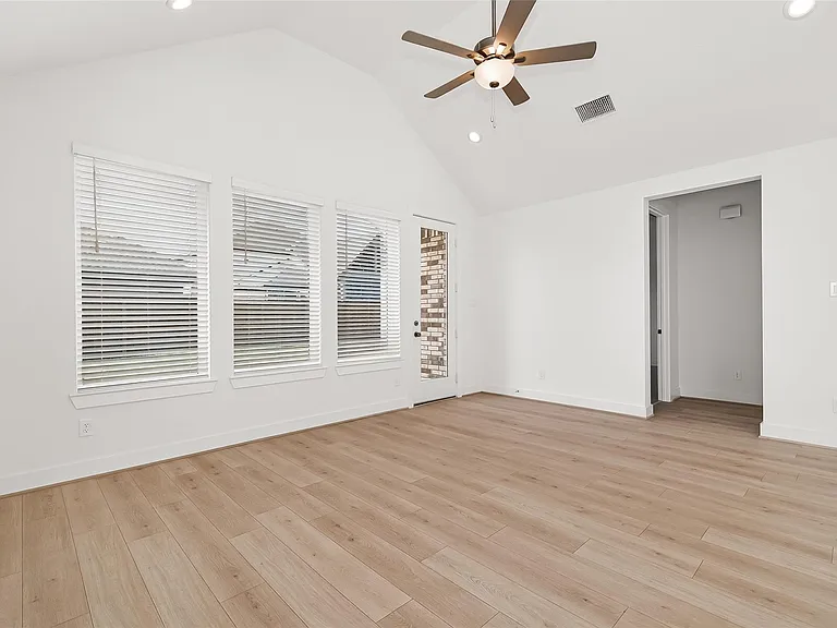 4916 Northern Woods Dr — Photo 9