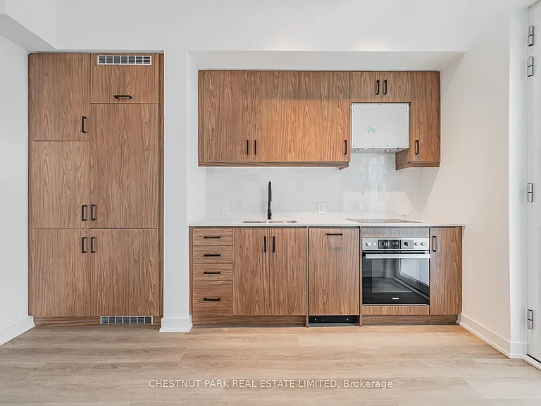 9 Tecumseth St #107 — Photo 14