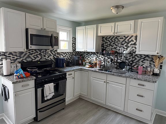 5th image of 431 Prospect St