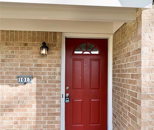 4th image of 1013 Avington Ct