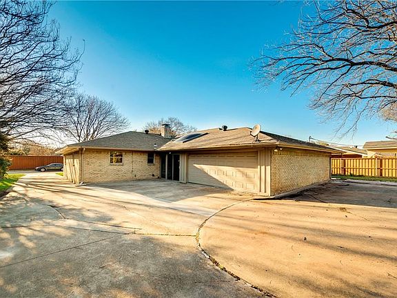2nd image of 10616 Royal Chapel Dr