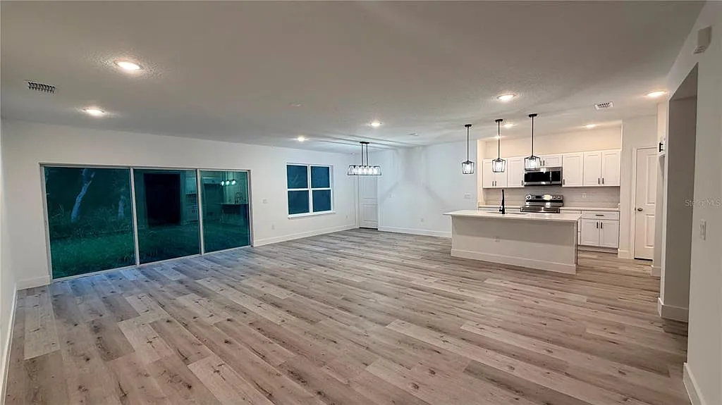 4 bed, 2.0 bath, 1851 sqft, $2,500 — Photo 4