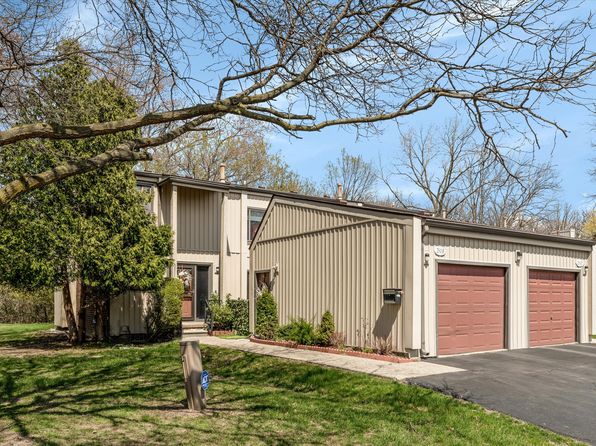 25118 Woodvale Dr N, Southfield, MI 48034