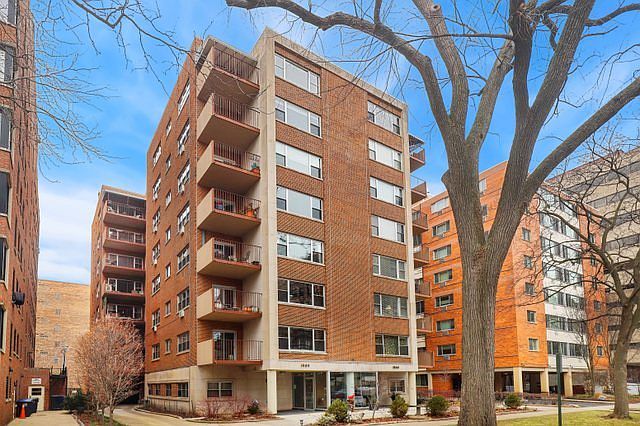 1st image of 1508 Hinman Ave APT 2C
