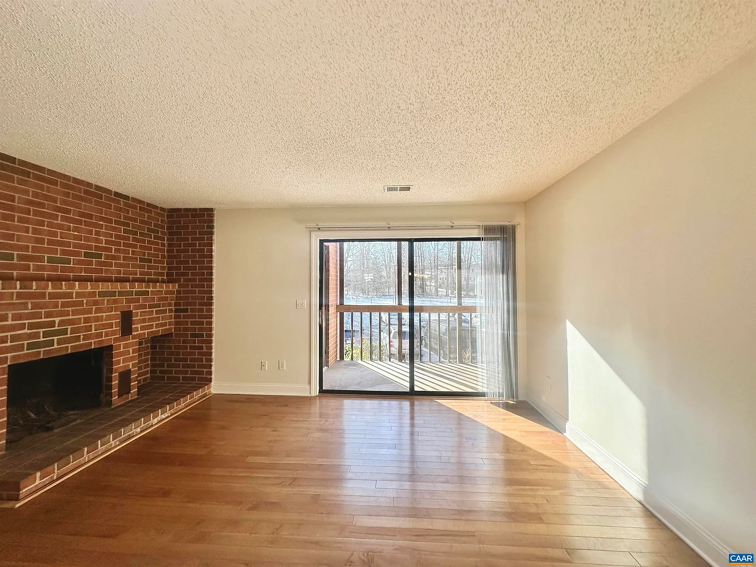 2 bed, 2.0 bath, 979 sqft, $1,945 — Photo 2