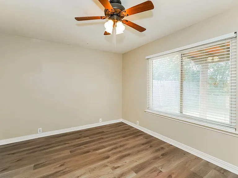 1001 Springcreek Dr — Photo 10