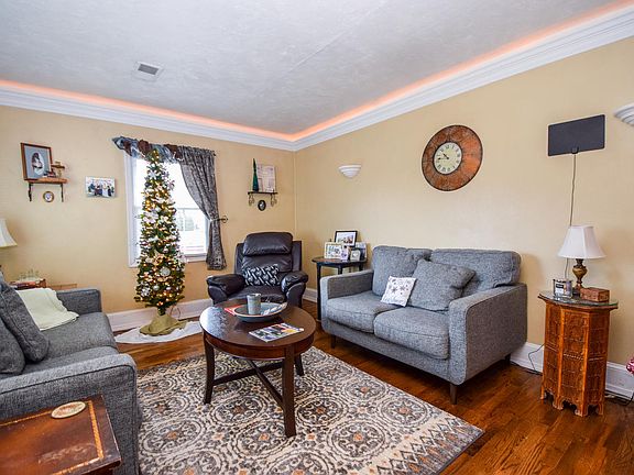 3rd image of 188 Mimosa St