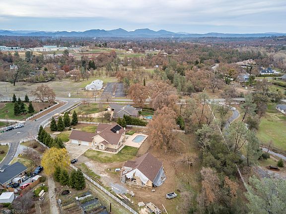 3rd image of 9445 Palo Cedro Estates Dr